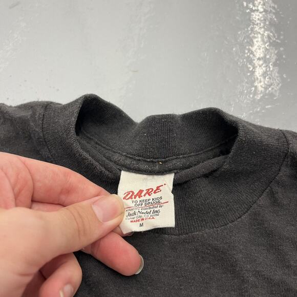 Vintage 80s DARE To Keep Kids Off Drugs Black T-Shirt - Picture 3 of 3